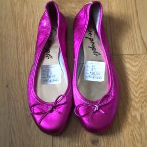 Free People metallic bright pink leather ballet flats, Size 37